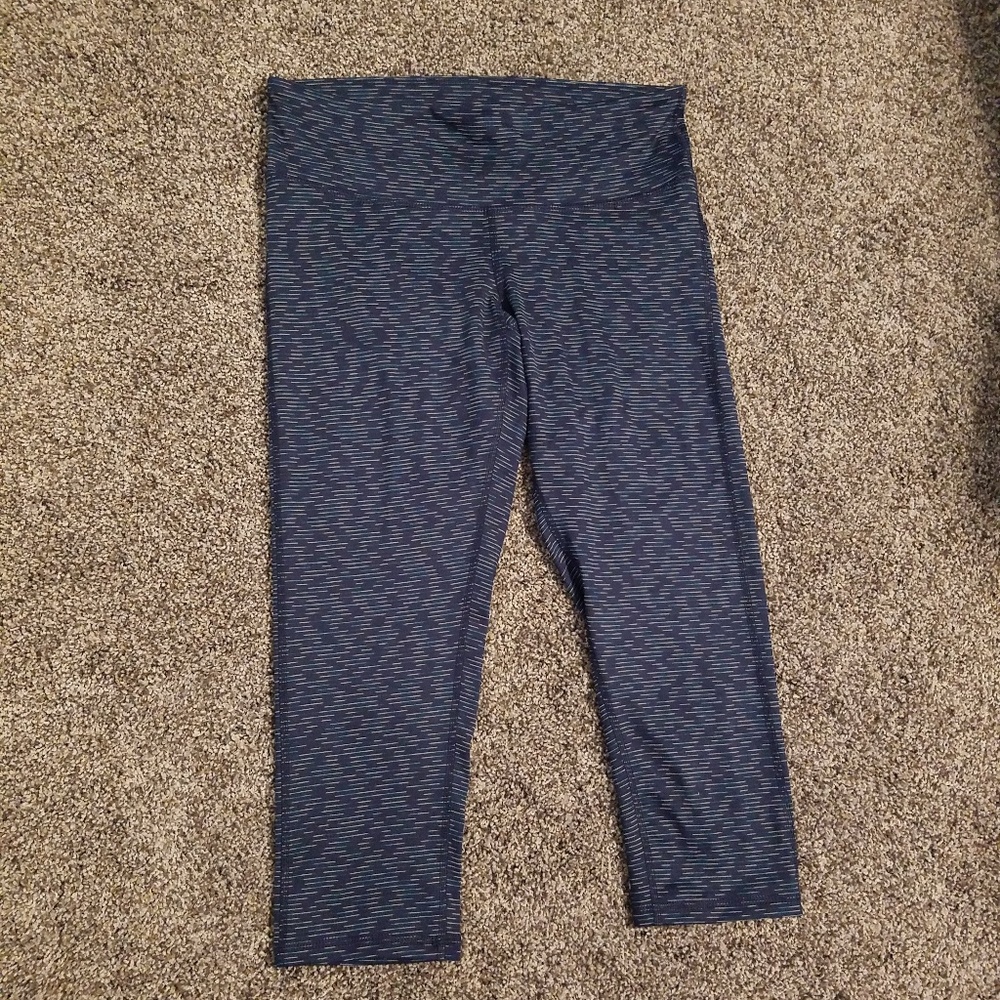 C9 champion navy active capris size m